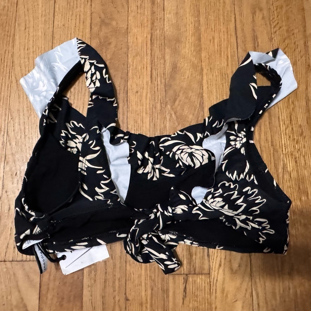 Robin Piccone GRACIE RUFFLE SCOOP TOP - Picture 5 of 5